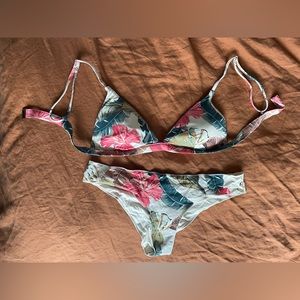 Rip Curl flower matching bikini set, bra top and cheeky bottoms - US M